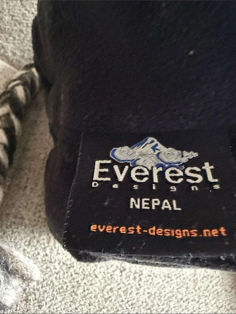 Everest Designs Nepal Wool Earflap Hat Adult Black Gray Braided Tassel Pom - Picture 9 of 11